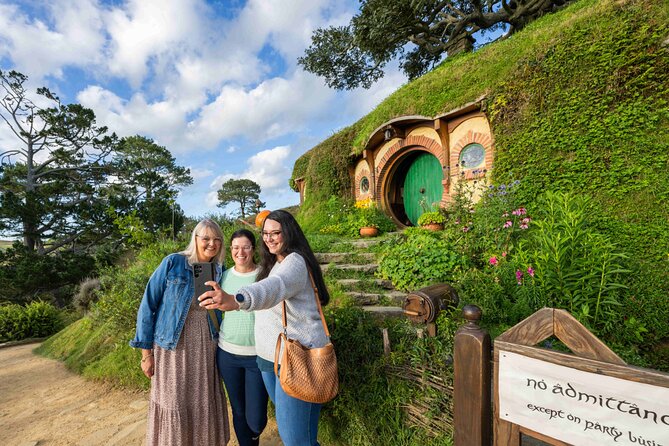 Waitomo Caves & Hobbiton Small Group Tour inc Lunch from Auckland - Leaving Auckland: Waikato Countryside Views and Photo Stops