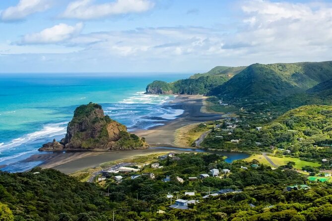 West Coast Discovery Tour - Arataki Visitor Centre: Maori background, tree spotting, and range views